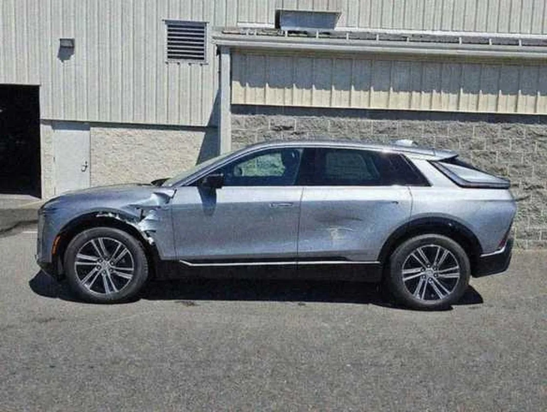 Grok Imagine + Blur/Noise/Compression