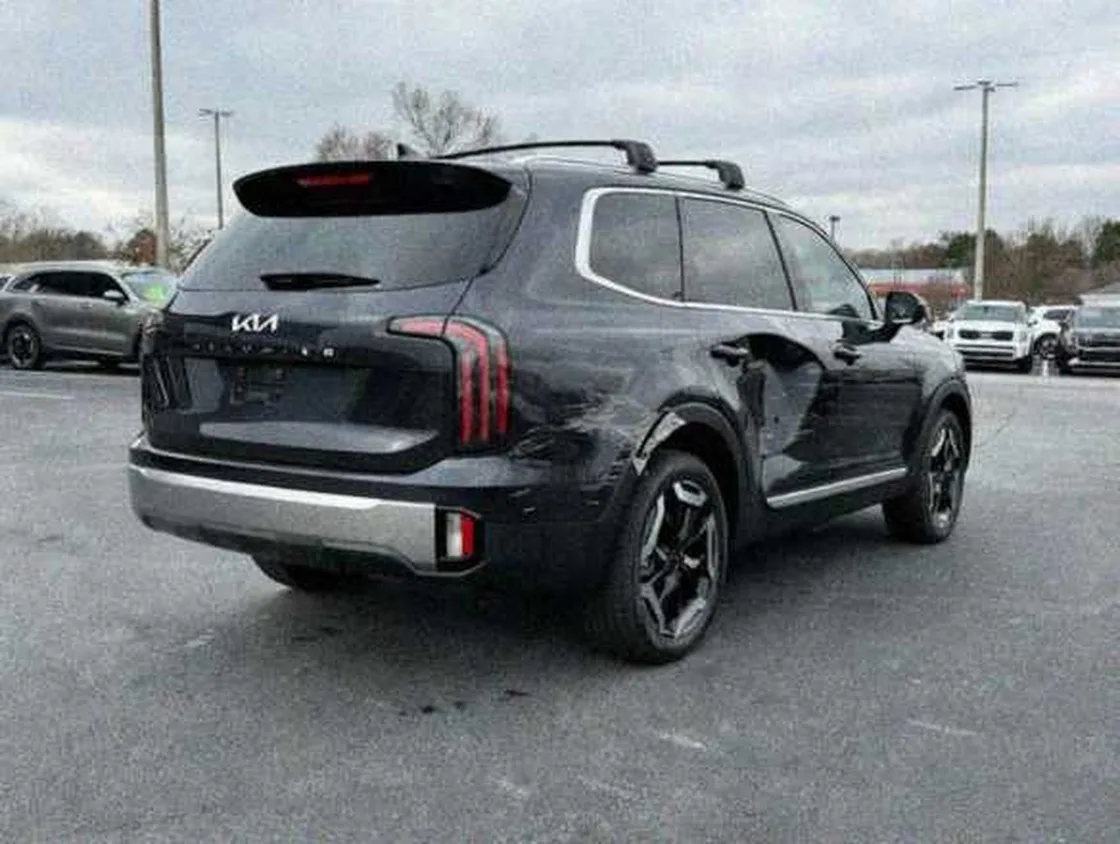 Grok Imagine + Blur/Noise/Compression