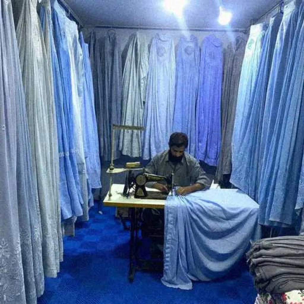 Grok Imagine + Blur/Noise/Compression